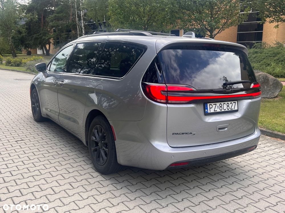 Chrysler Pacifica - 4