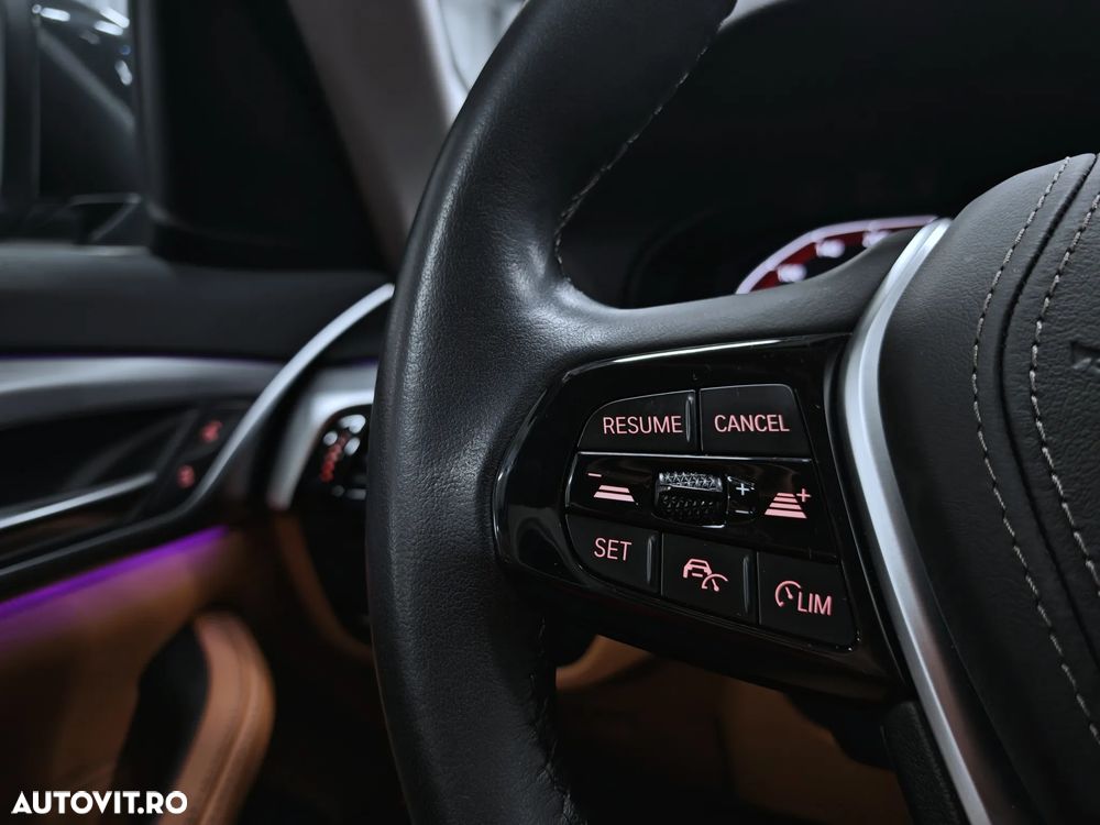 BMW Seria 5 530e Aut. - 26