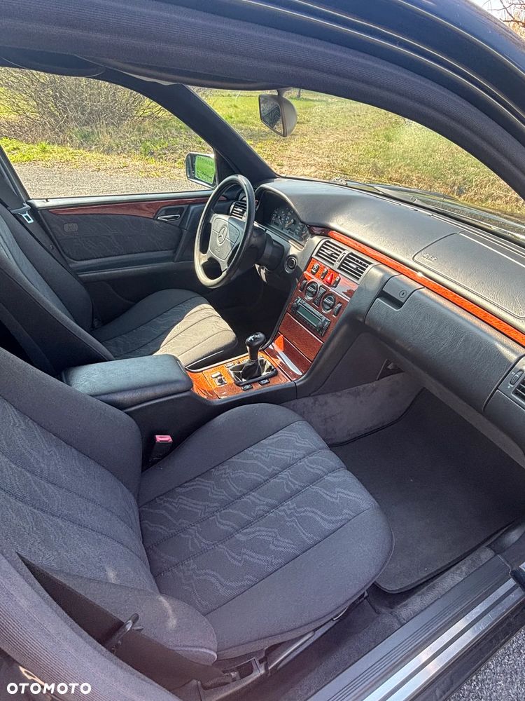 Mercedes-Benz Klasa E 200 - 11