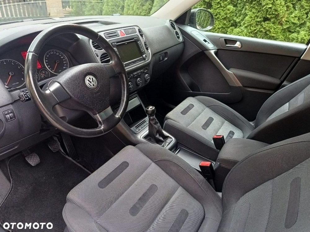 Volkswagen Tiguan - 12