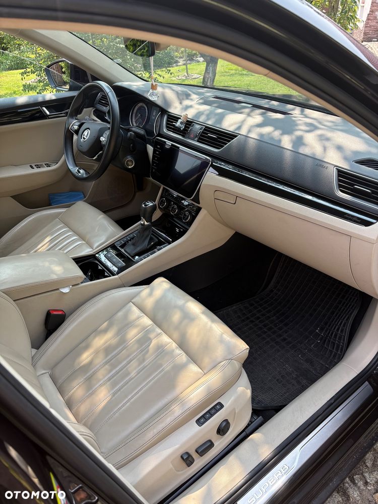 Skoda Superb 2.0 TDI SCR L&K DSG - 10