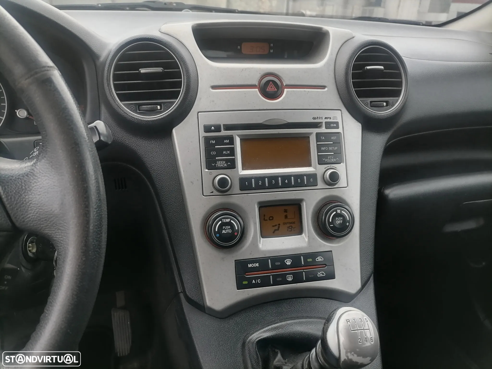 Kia Carens 2.0 CRDi EX - 13
