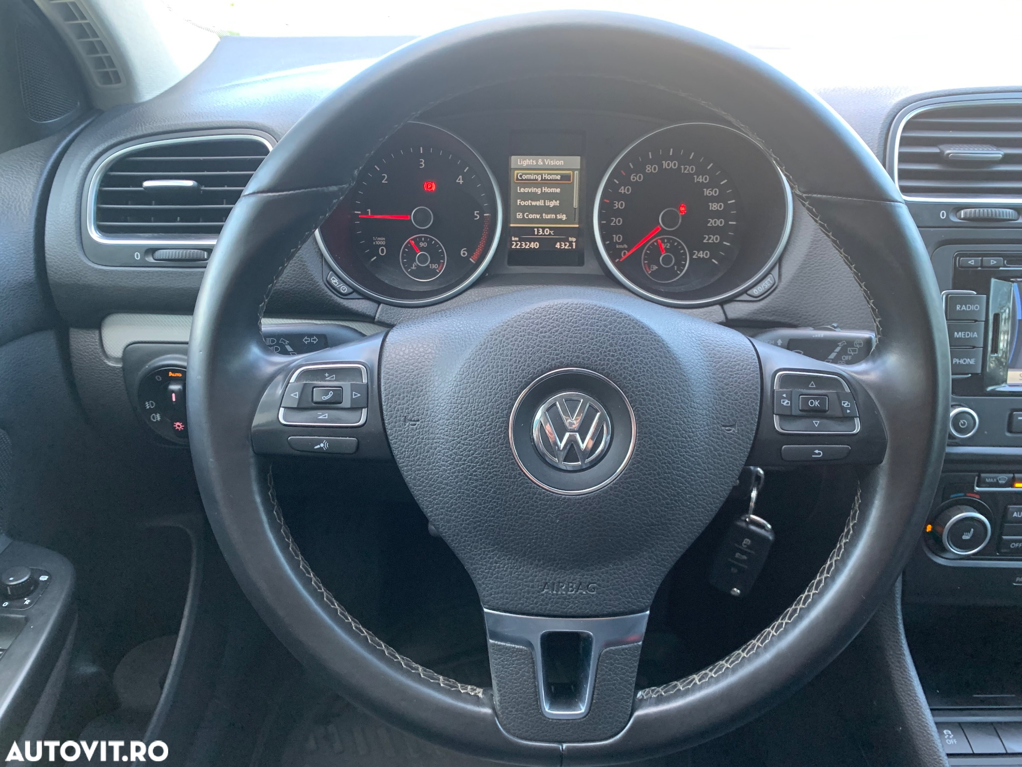Volkswagen Golf 2.0 TDI DPF BlueMotion Technology MATCH - 8