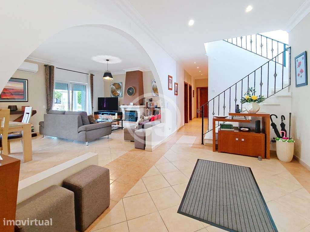 Moradia de luxo com piscina, garagem e anexo, inserida num generoso... - Grande imagem: 5/43