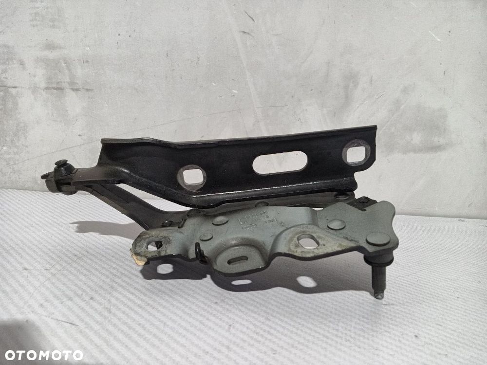 ZAWIAS MASKI PRAWY AUDI A3 8V 8V0823302 - 2