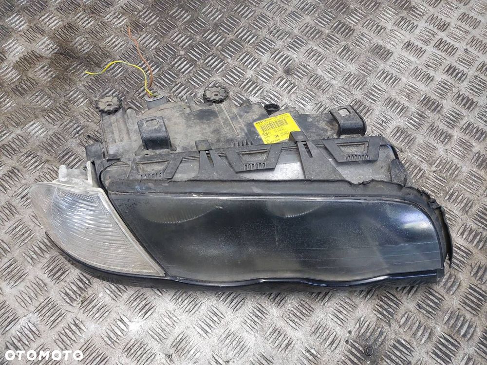 LAMPA PRAWY PRZÓD KIERUNKOWSKAZ BMW E46 SEDAN TORUING EU EUROPA ID: 236324 - 2