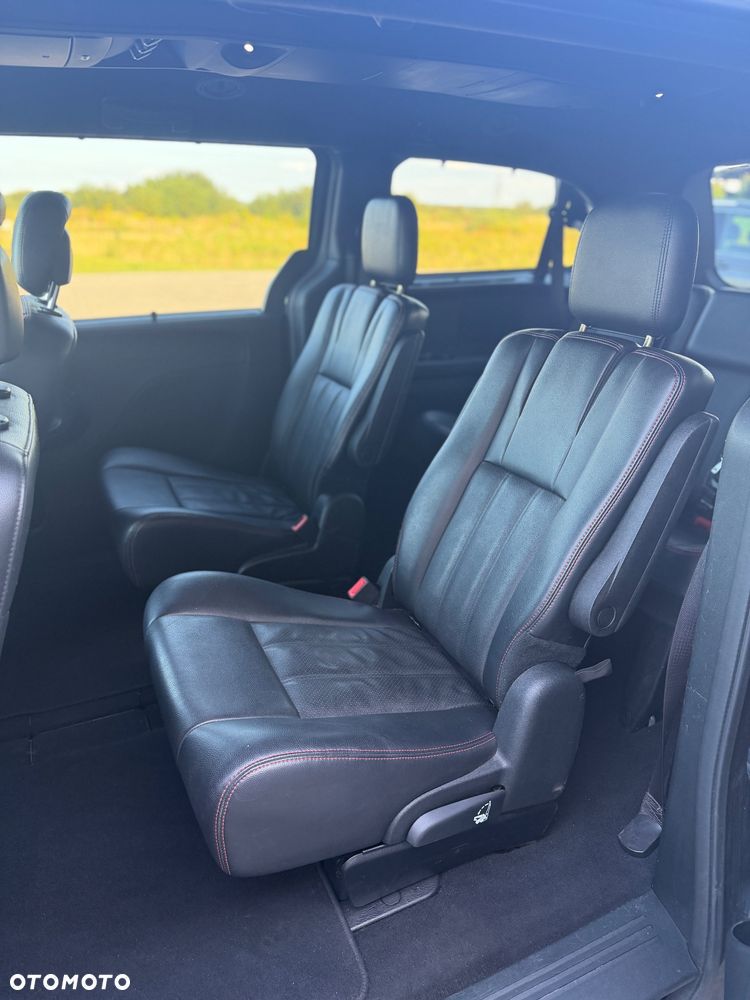 Dodge Grand Caravan - 10