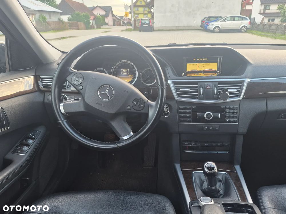 Mercedes-Benz Klasa E 200 CDI DPF BlueEFFICIENCY - 26