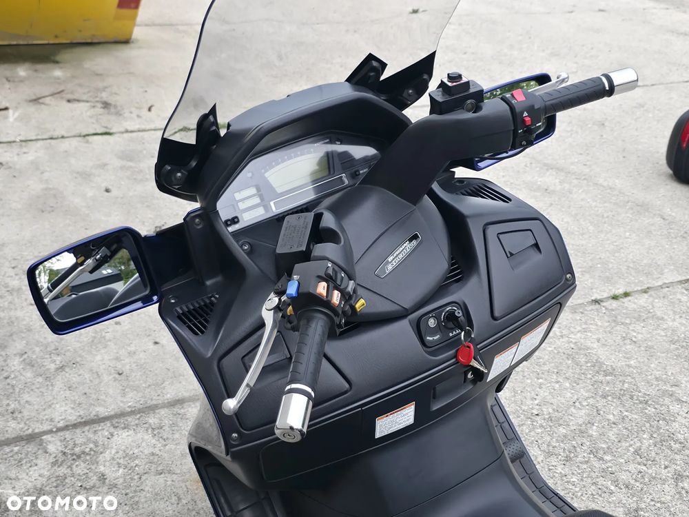Suzuki Burgman - 11