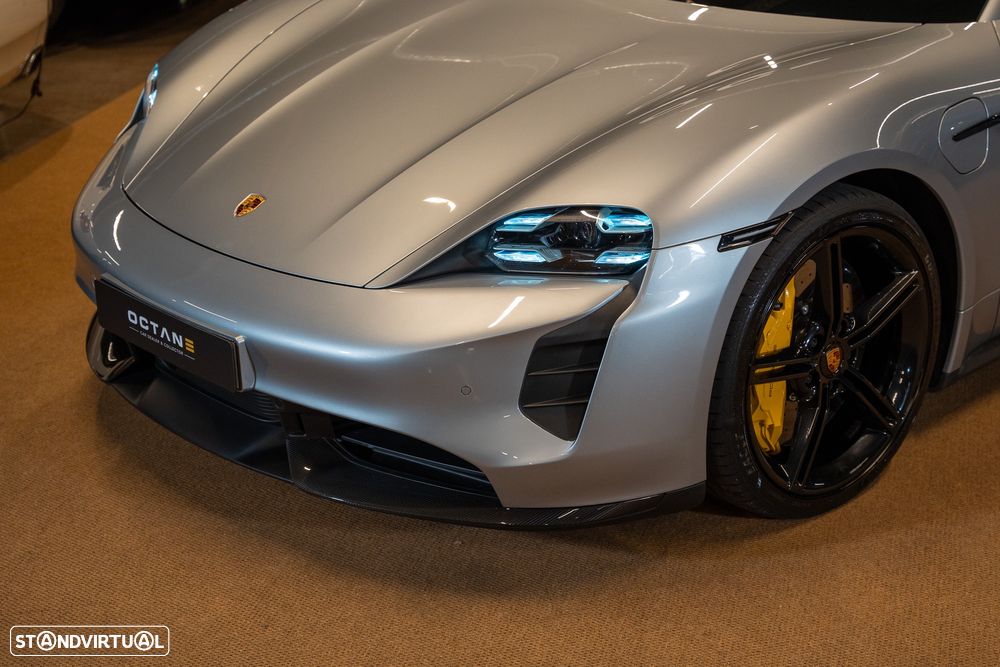 Porsche Taycan Turbo S - 8