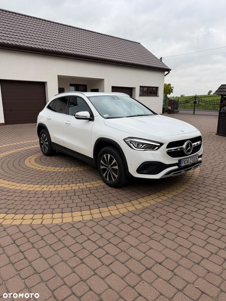 Mercedes-Benz GLA - 8
