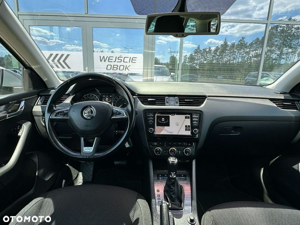 Skoda Octavia Scout 2.0 TDI 4x4 DSG - 9