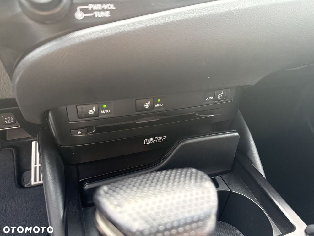 Lexus ES 300h F Sport Edition - 24