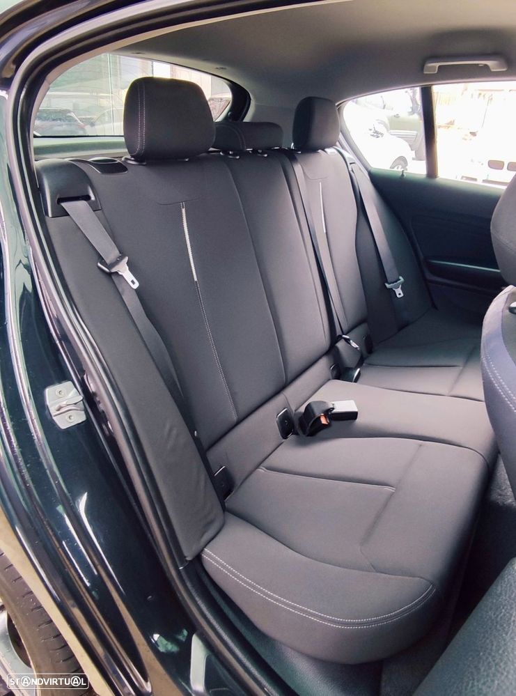 BMW 118 dA Line Sport — fotografia 13