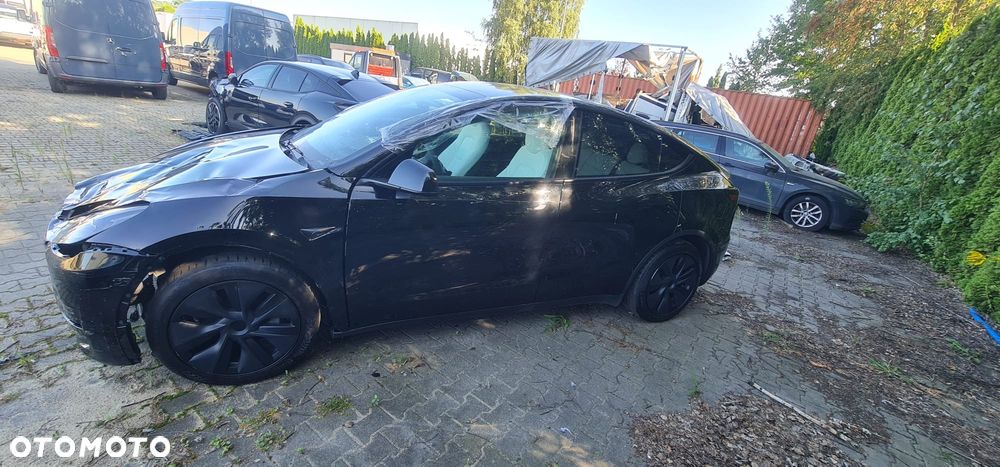 Tesla Model Y Long Range AWD - 8