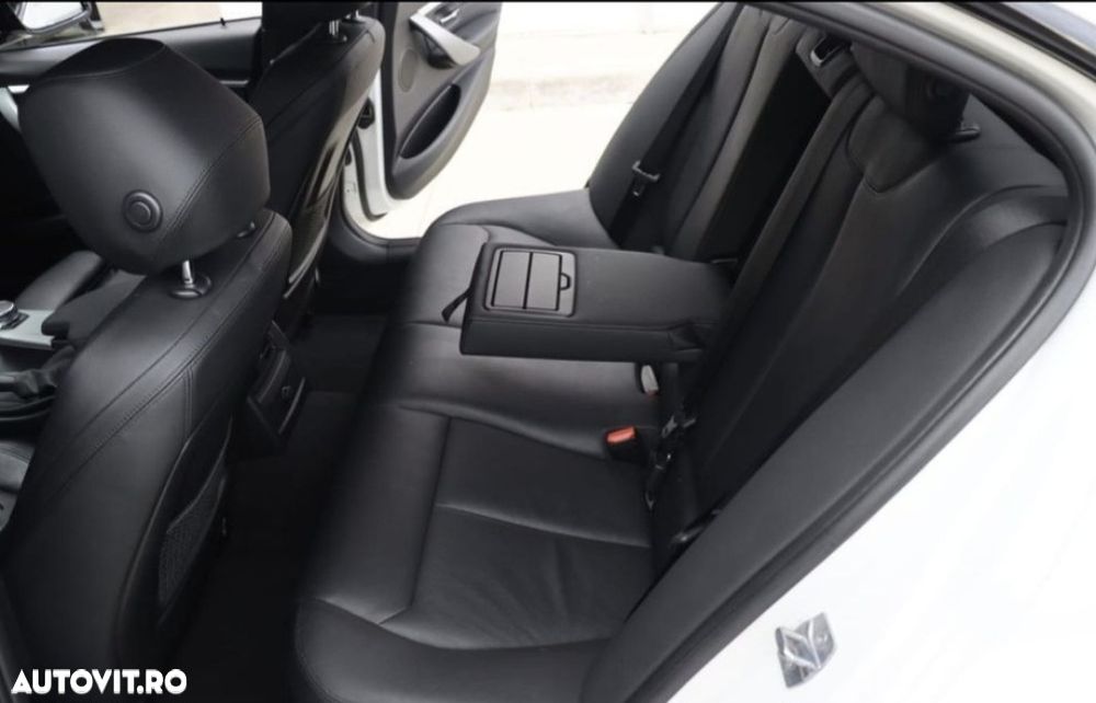 BMW Seria 3 330e iPerformance M Sport - 13
