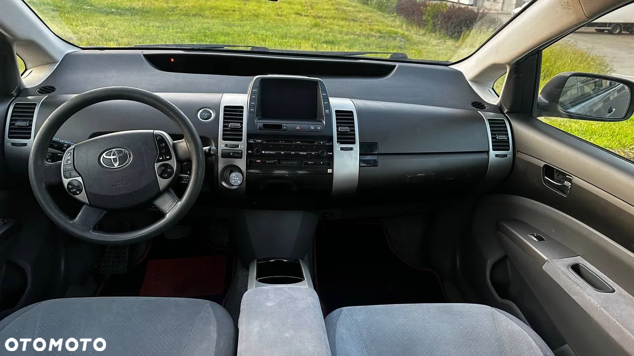 Toyota Prius (Hybrid) Executive - 7
