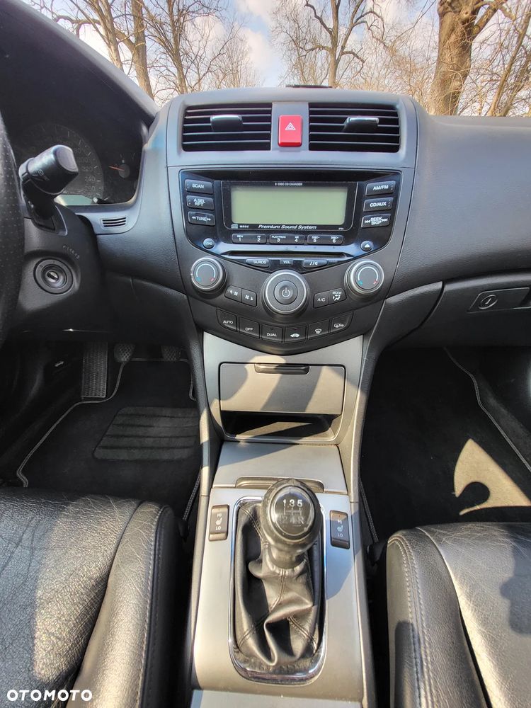 Honda Accord 2.0 Executive - 12