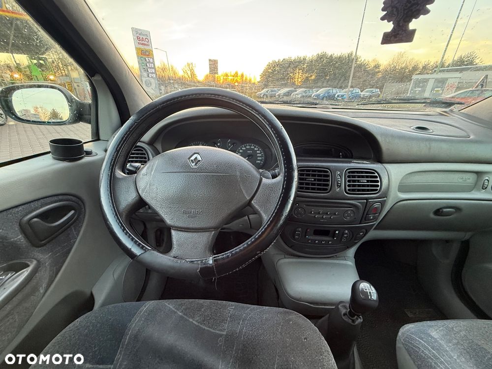 Renault Megane 1.6 Privilege - 21
