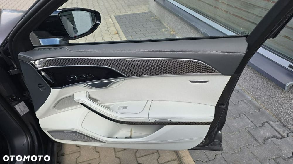 Audi S8 - 16