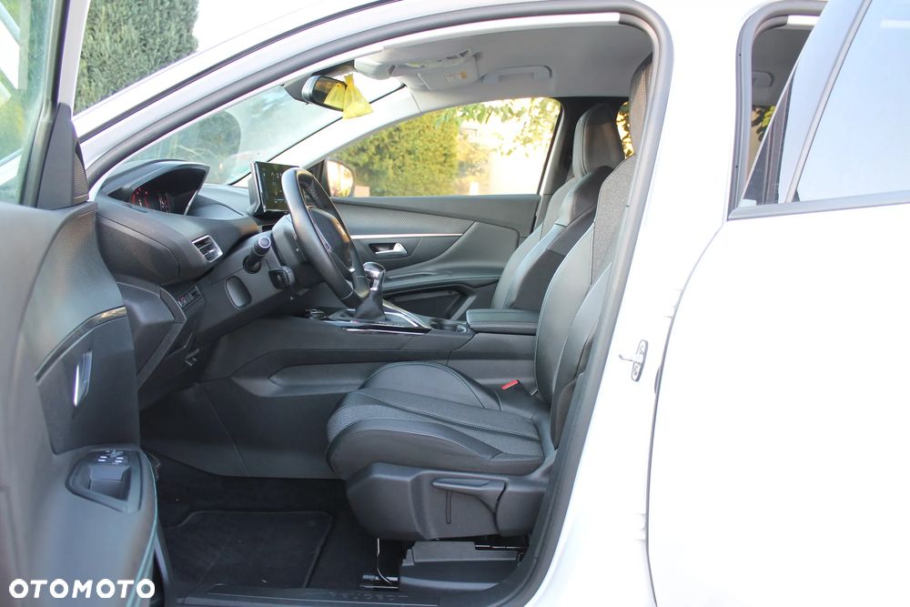 Peugeot 3008 PureTech 130 Stop & Start GPF Allure Business-Paket - 11