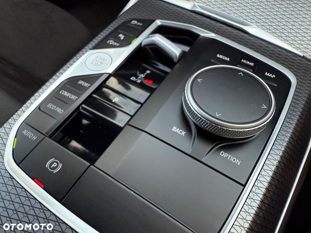 BMW Seria 3 330i xDrive M Sport - 36