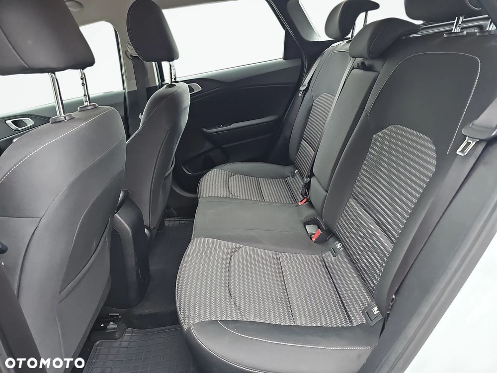 Kia Ceed 1.5 T-GDI M - 13