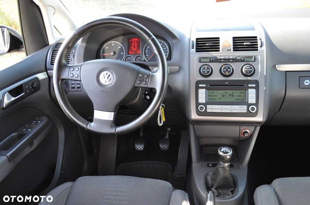 Volkswagen Touran - 5