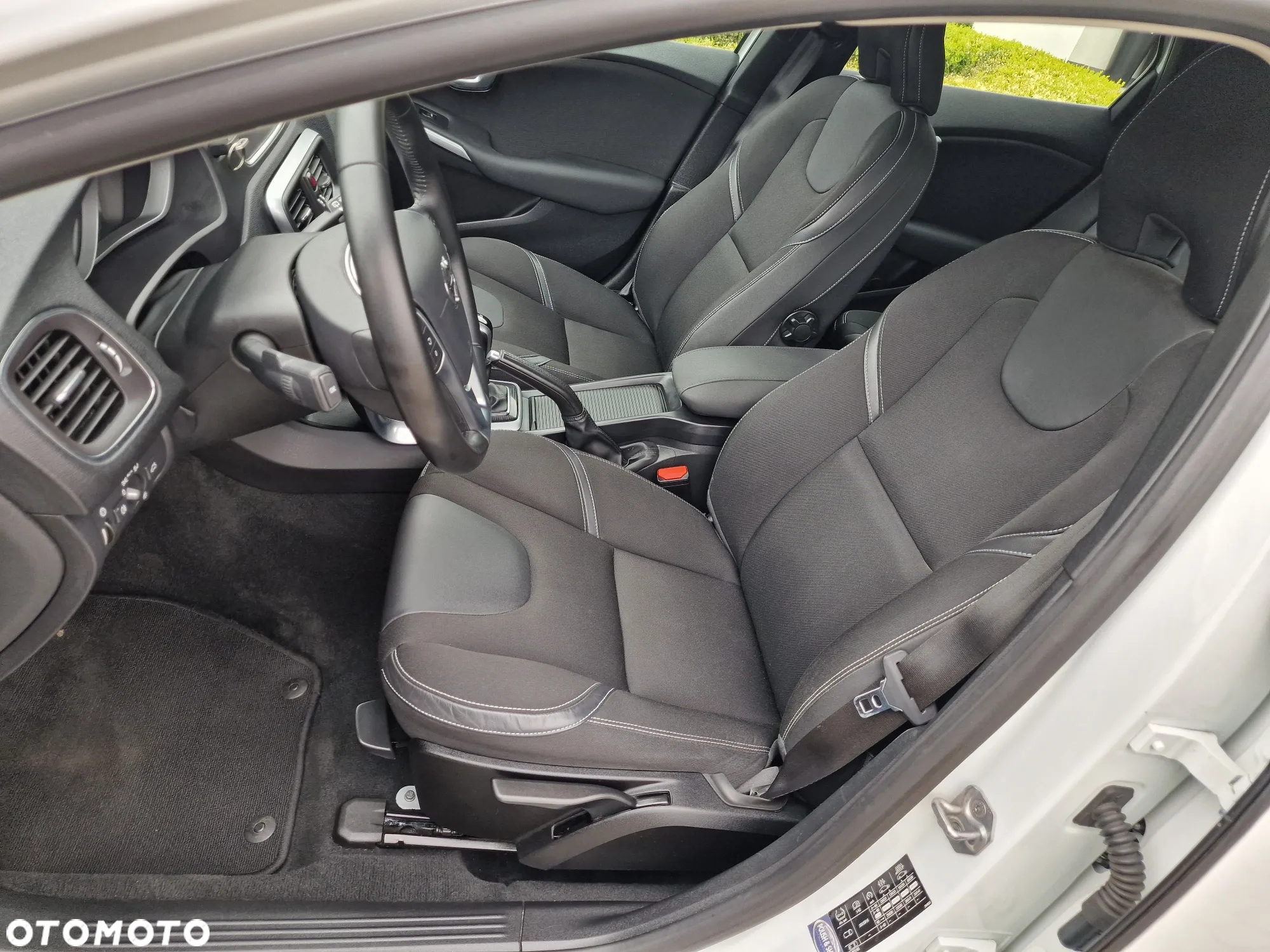 Volvo V40 D2 Drive-E Momentum - 19