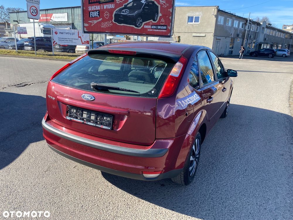 Ford Focus 1.6 16V Ghia - 23