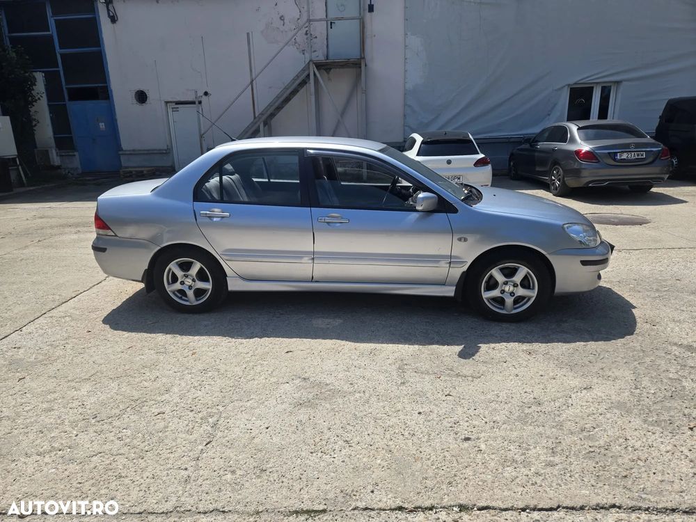 Mitsubishi Lancer 1.6 Invite - 3