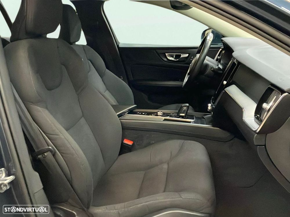Volvo V60 2.0 B4 Momentum Plus Geartronic - 16