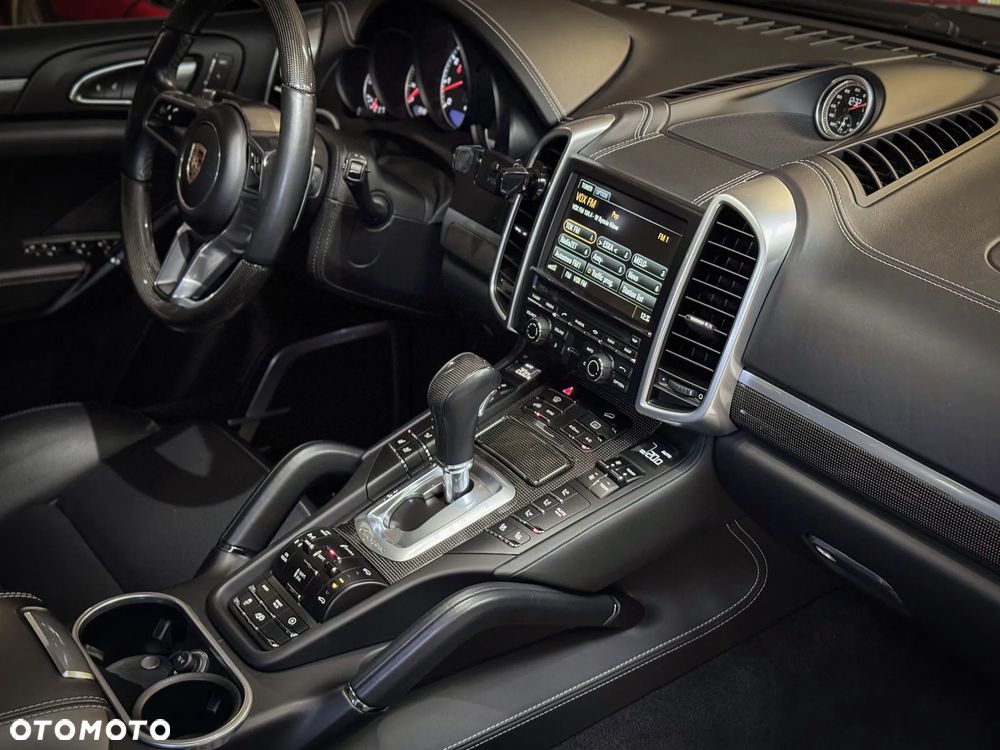 Porsche Cayenne Turbo S - 21