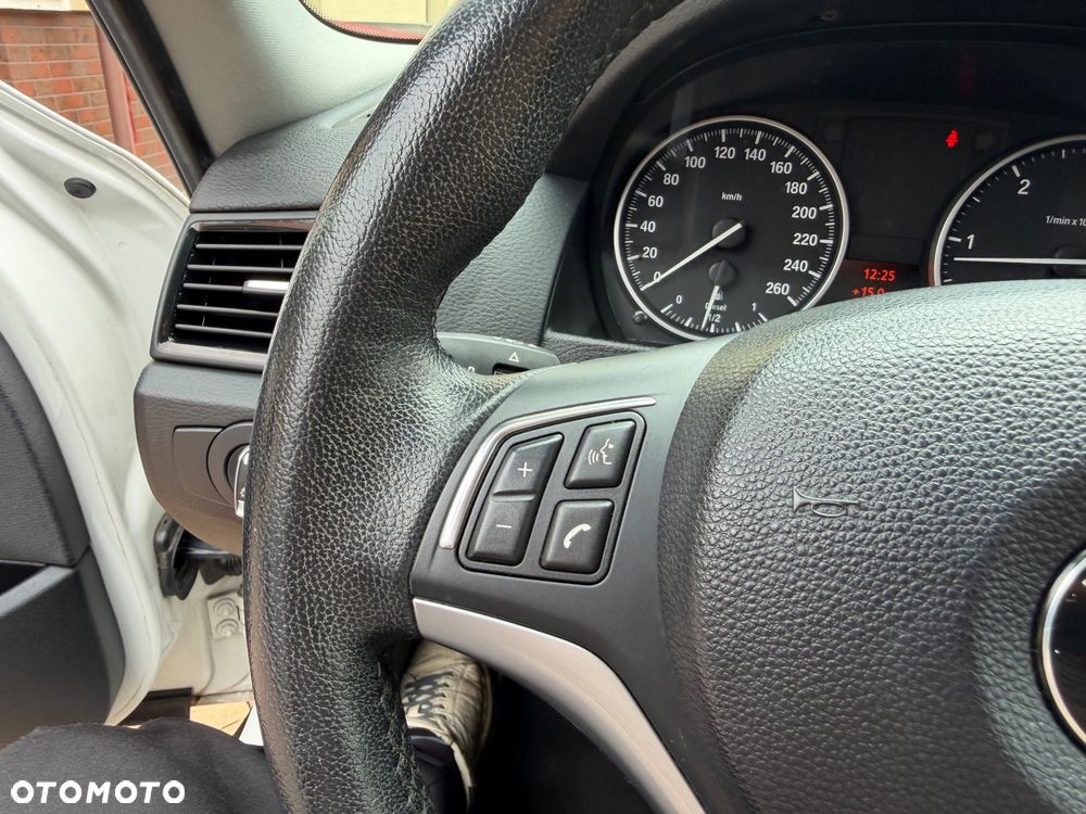 BMW X1 sDrive18d xLine - 25