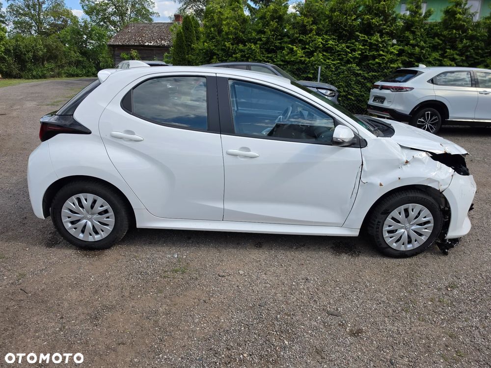 Toyota Yaris 1.0 Premium - 4