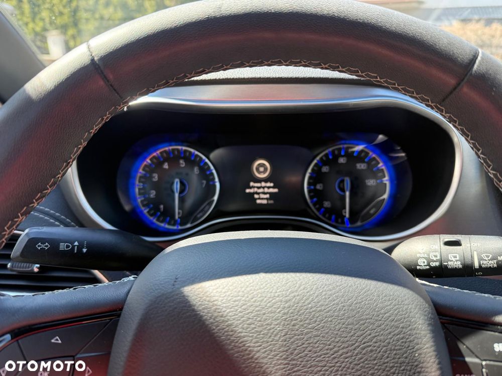 Chrysler Pacifica - 33