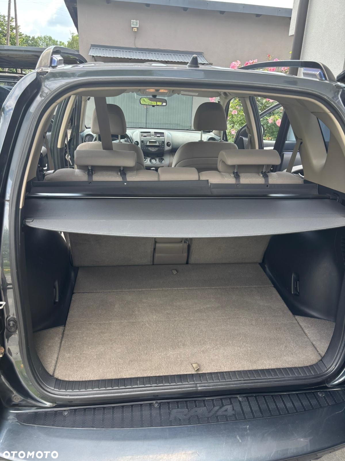 Toyota RAV4 - 10