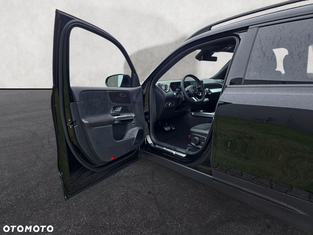 Mercedes-Benz GLB - 11