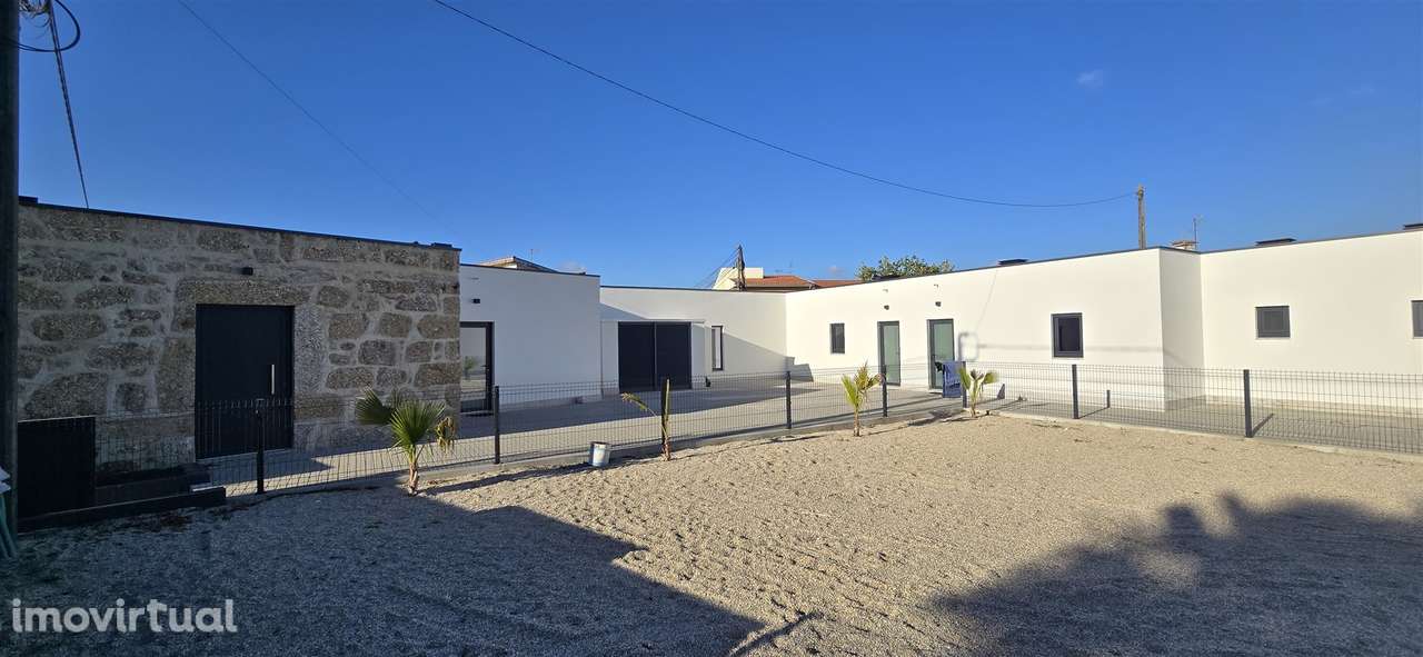 4 Moradias + Terreno c/ possibilidade de negócio - Vila Nova de Famali - Grande imagem: 3/14