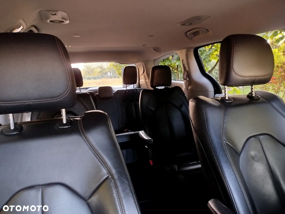 Chrysler Pacifica - 10