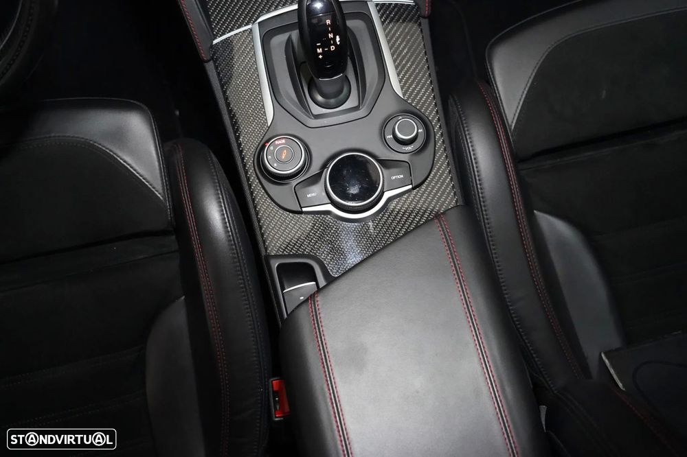Alfa Romeo Stelvio 2.9 T Quadrifoglio AT8 Q4 - 17