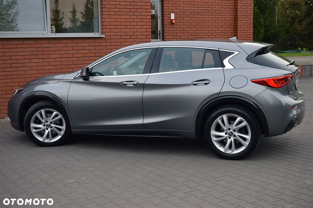Infiniti Q30 2.2d DCT AWD City Black Edition - 33