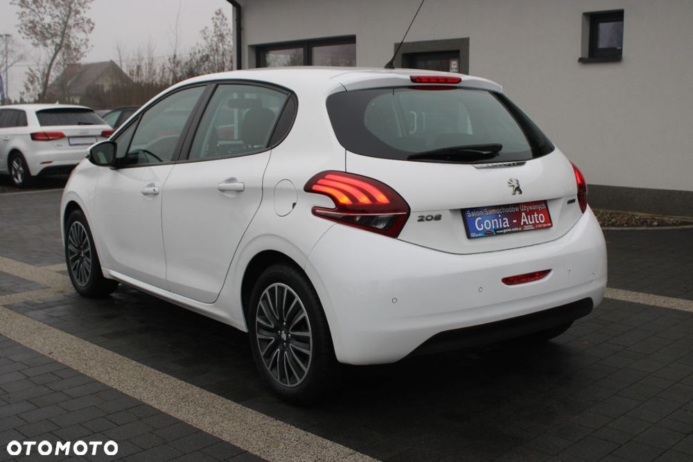 Peugeot 208 - 5