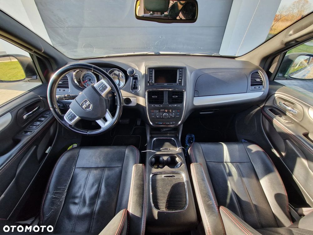 Dodge Grand Caravan - 11