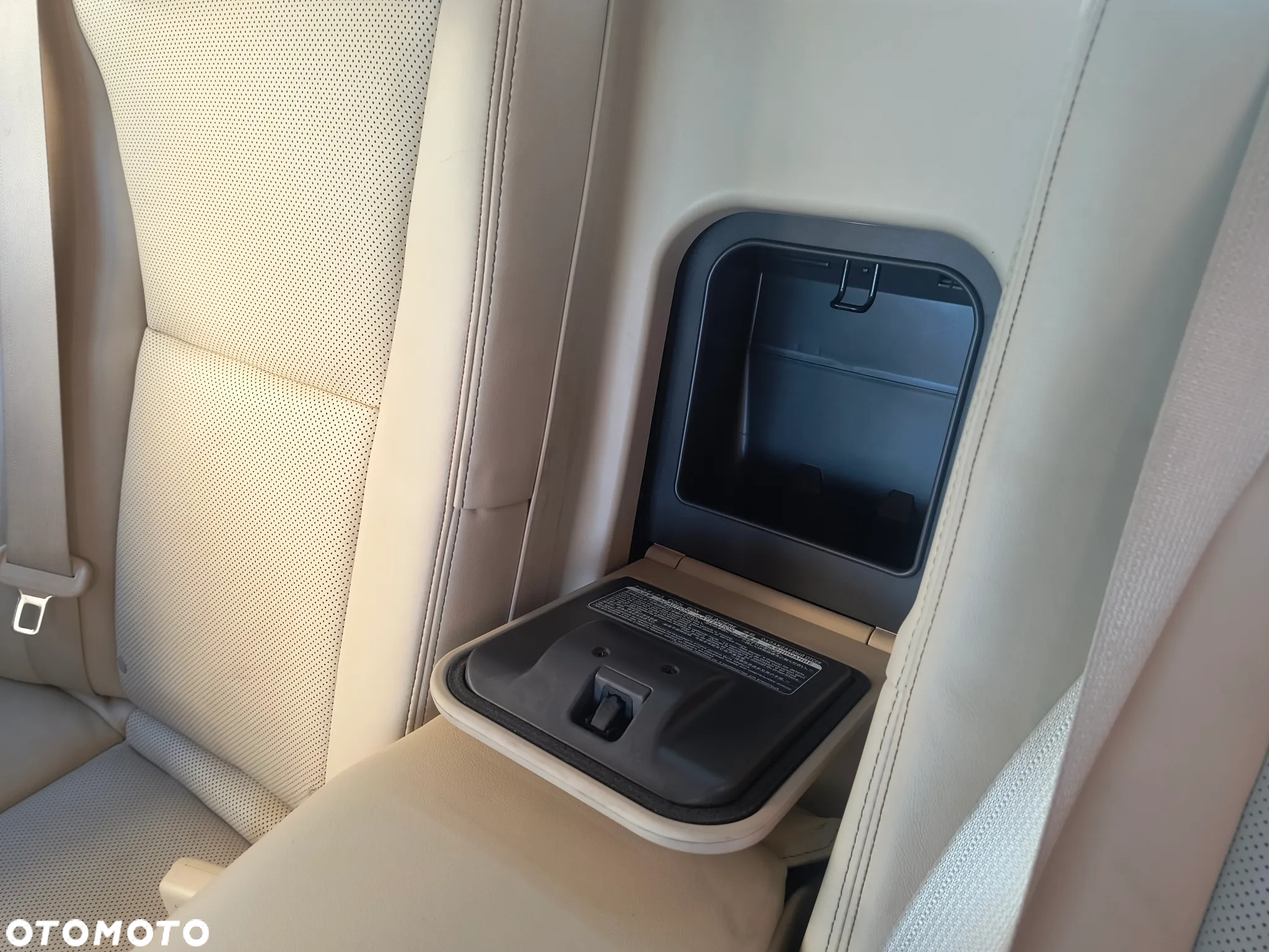 Lexus LS 460 Elite - 12