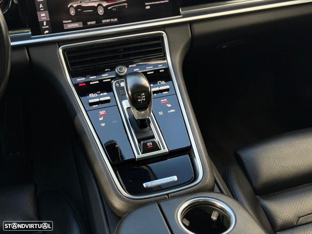 Porsche Panamera 4 E-Hybrid - 32