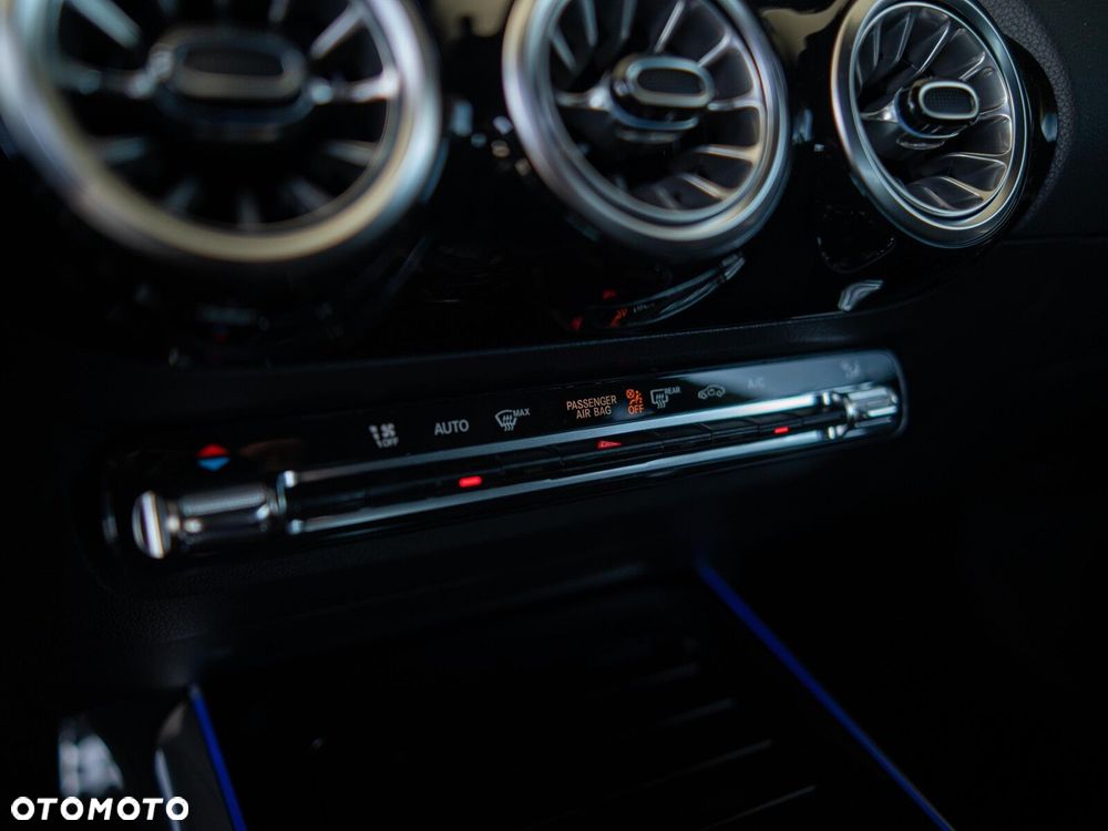 Mercedes-Benz GLA - 26
