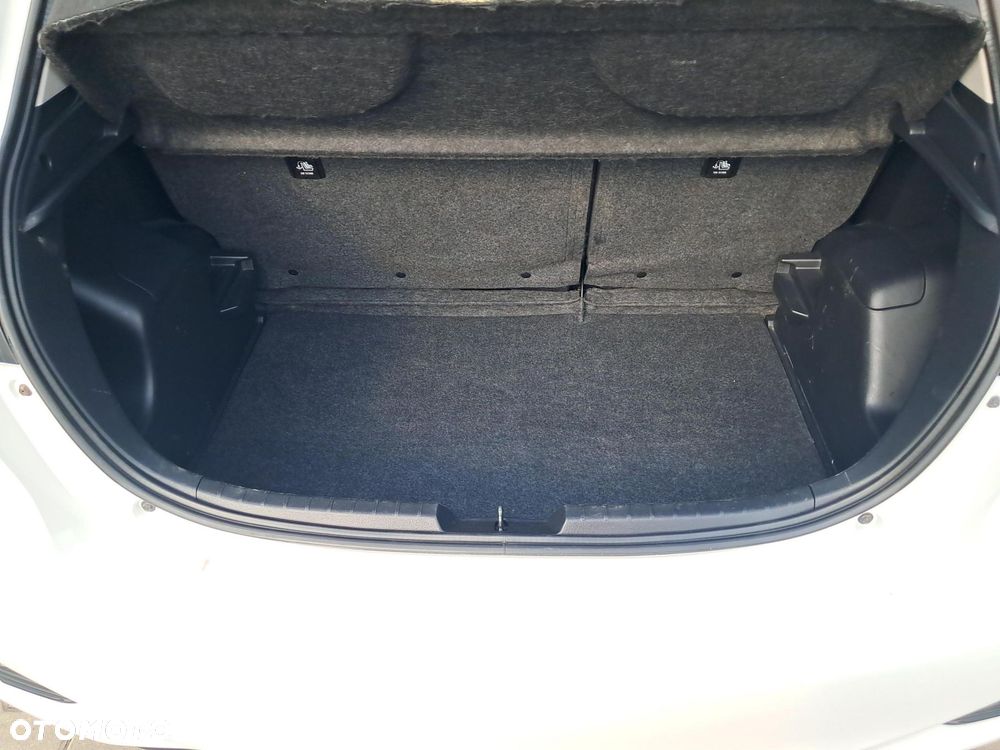 Toyota Yaris - 11