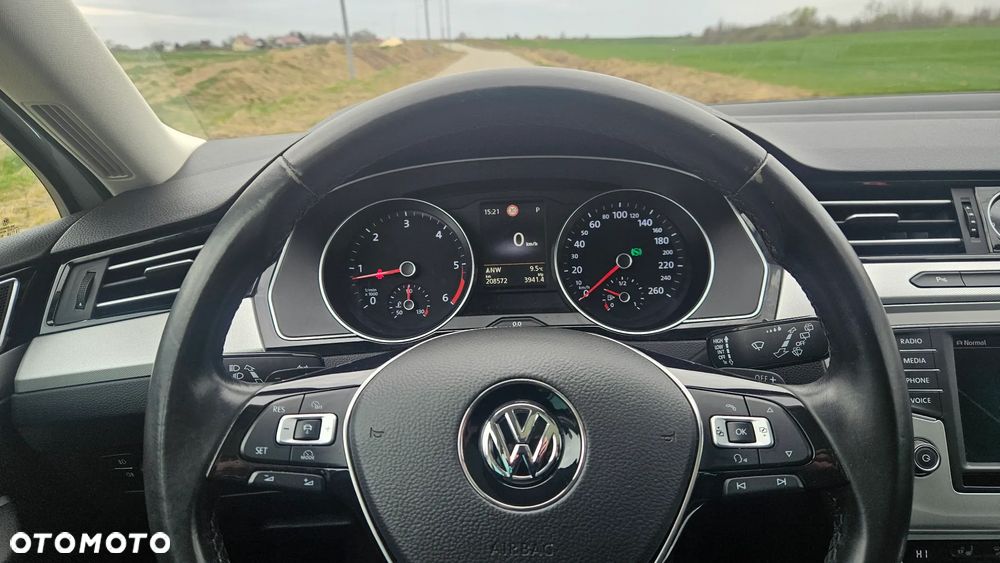 Volkswagen Passat - 16