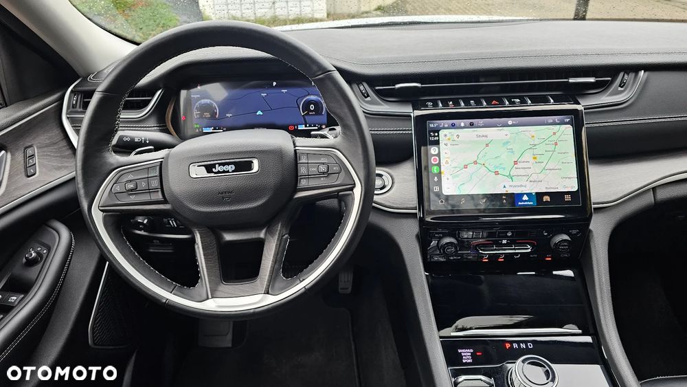 Jeep Grand Cherokee - 32